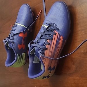 Youth cleats size 2.5